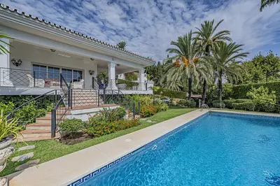 Detached Villa in El Paraiso