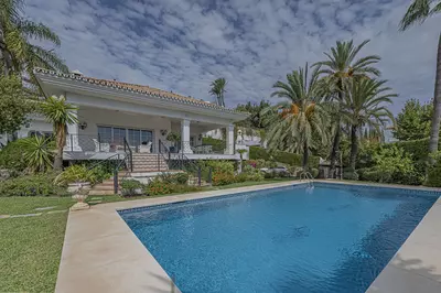 Detached Villa in El Paraiso