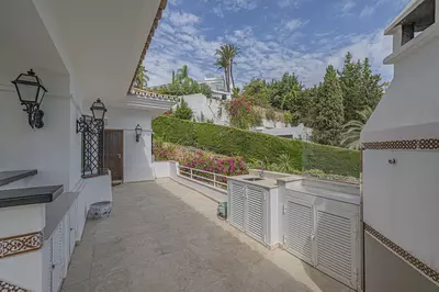 Detached Villa in El Paraiso