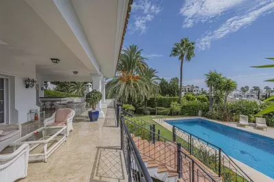 Detached Villa in El Paraiso