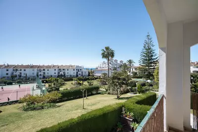 Middle Floor Apartment in Nueva Andalucía