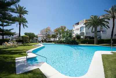 Middle Floor Apartment in Nueva Andalucía