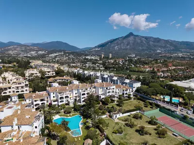 Middle Floor Apartment in Nueva Andalucía