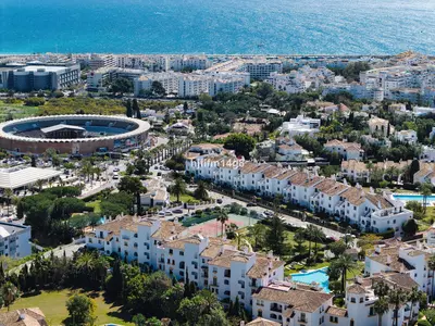 Middle Floor Apartment in Nueva Andalucía