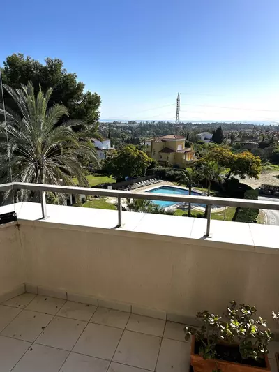 Middle Floor Apartment in Estepona
