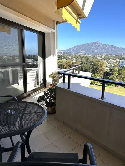 Middle Floor Apartment in Estepona