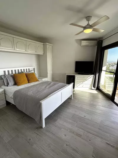 Middle Floor Apartment in Estepona