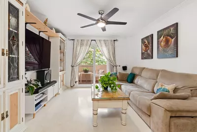 Middle Floor Apartment in Estepona