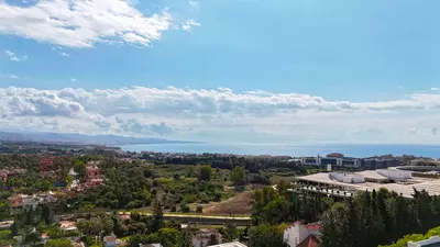 Middle Floor Apartment in Nueva Andalucía