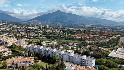 Middle Floor Apartment in Nueva Andalucía