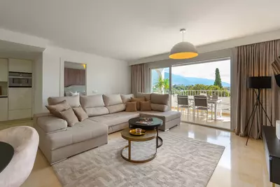 Middle Floor Apartment in Nueva Andalucía