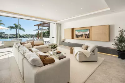 Detached Villa in Nueva Andalucía