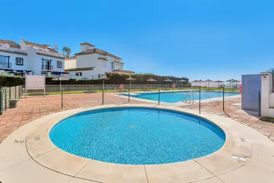 Middle Floor Apartment in Estepona