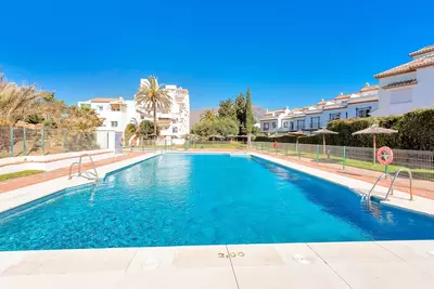 Middle Floor Apartment in Estepona