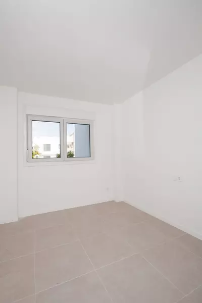 Middle Floor Apartment in Cancelada