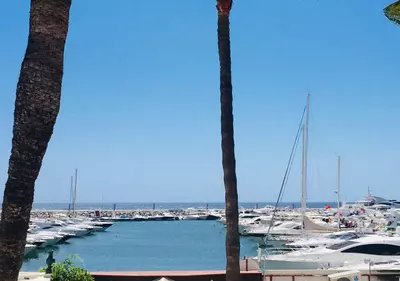 Middle Floor Apartment in Puerto Banús