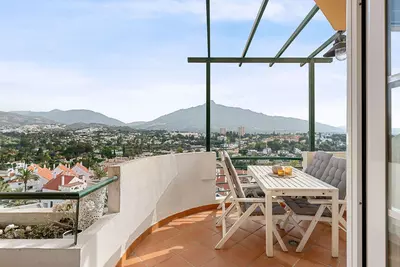 Middle Floor Apartment in Nueva Andalucía