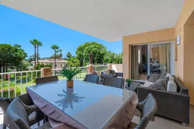 Middle Floor Apartment in Nueva Andalucía