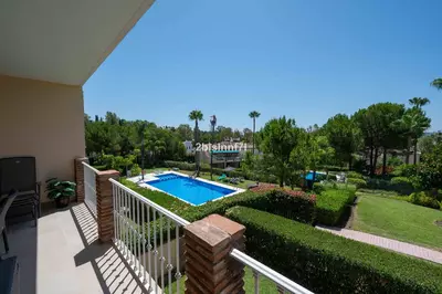 Middle Floor Apartment in Nueva Andalucía