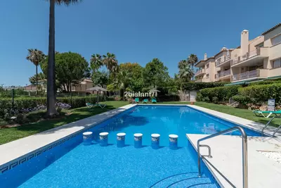 Middle Floor Apartment in Nueva Andalucía