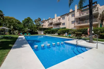 Middle Floor Apartment in Nueva Andalucía