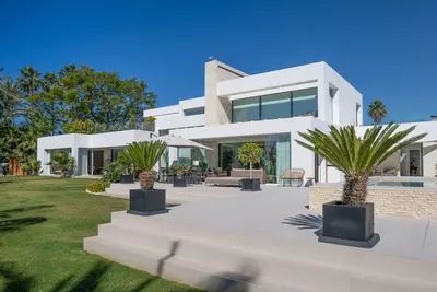 Detached Villa in El Paraiso