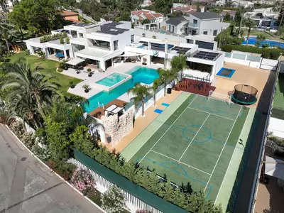 Detached Villa in El Paraiso