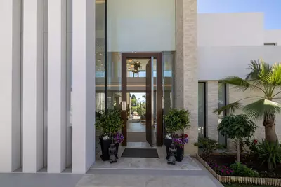 Detached Villa in El Paraiso