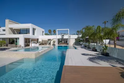 Detached Villa in El Paraiso