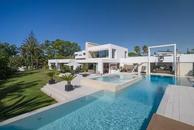 Detached Villa in El Paraiso