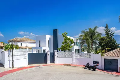 Detached Villa in Nueva Andalucía