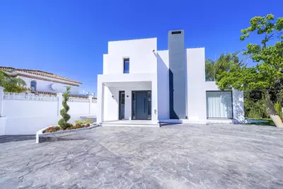 Detached Villa in Nueva Andalucía