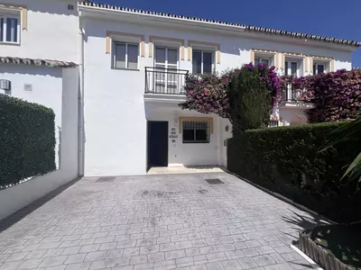 Townhouse in El Paraiso