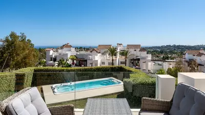 Middle Floor Apartment in Nueva Andalucía