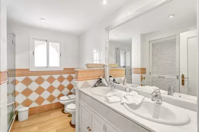 Middle Floor Apartment in Marbella