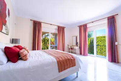 Detached Villa in El Paraiso