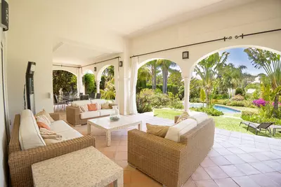 Detached Villa in El Paraiso