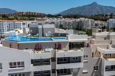 Middle Floor Apartment in Nueva Andalucía
