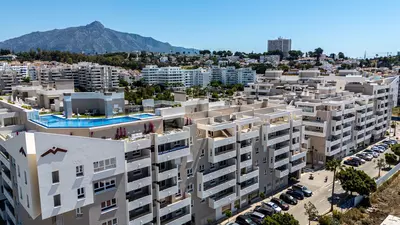 Middle Floor Apartment in Nueva Andalucía