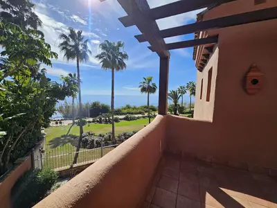Middle Floor Apartment in Estepona
