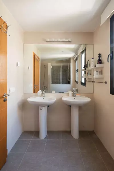 Middle Floor Apartment in Estepona