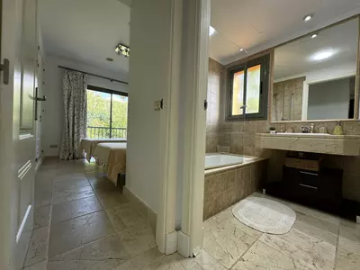 Middle Floor Apartment in Estepona