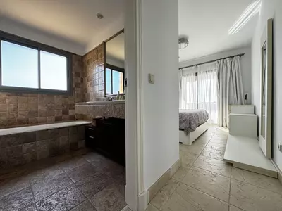 Middle Floor Apartment in Estepona