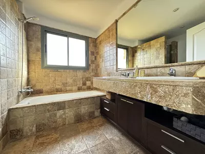 Middle Floor Apartment in Estepona