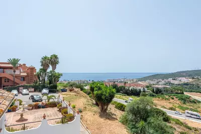 Top Floor Apartment in Manilva
