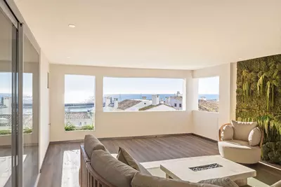 Top Floor Apartment in Puerto Banús