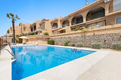 Middle Floor Apartment in Estepona