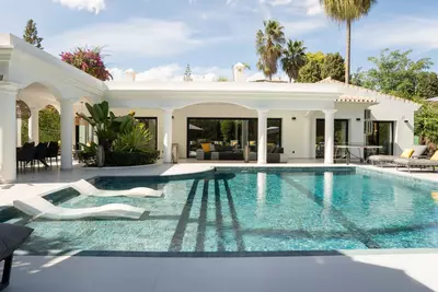 Detached Villa in El Paraiso