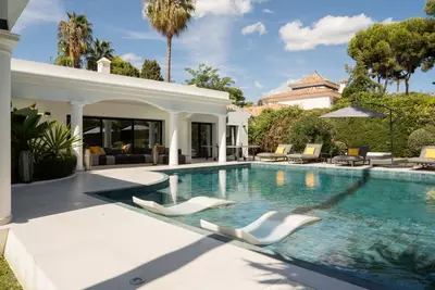 Detached Villa in El Paraiso
