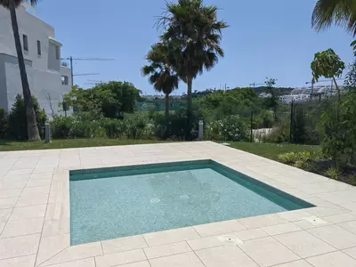 Middle Floor Apartment in Estepona